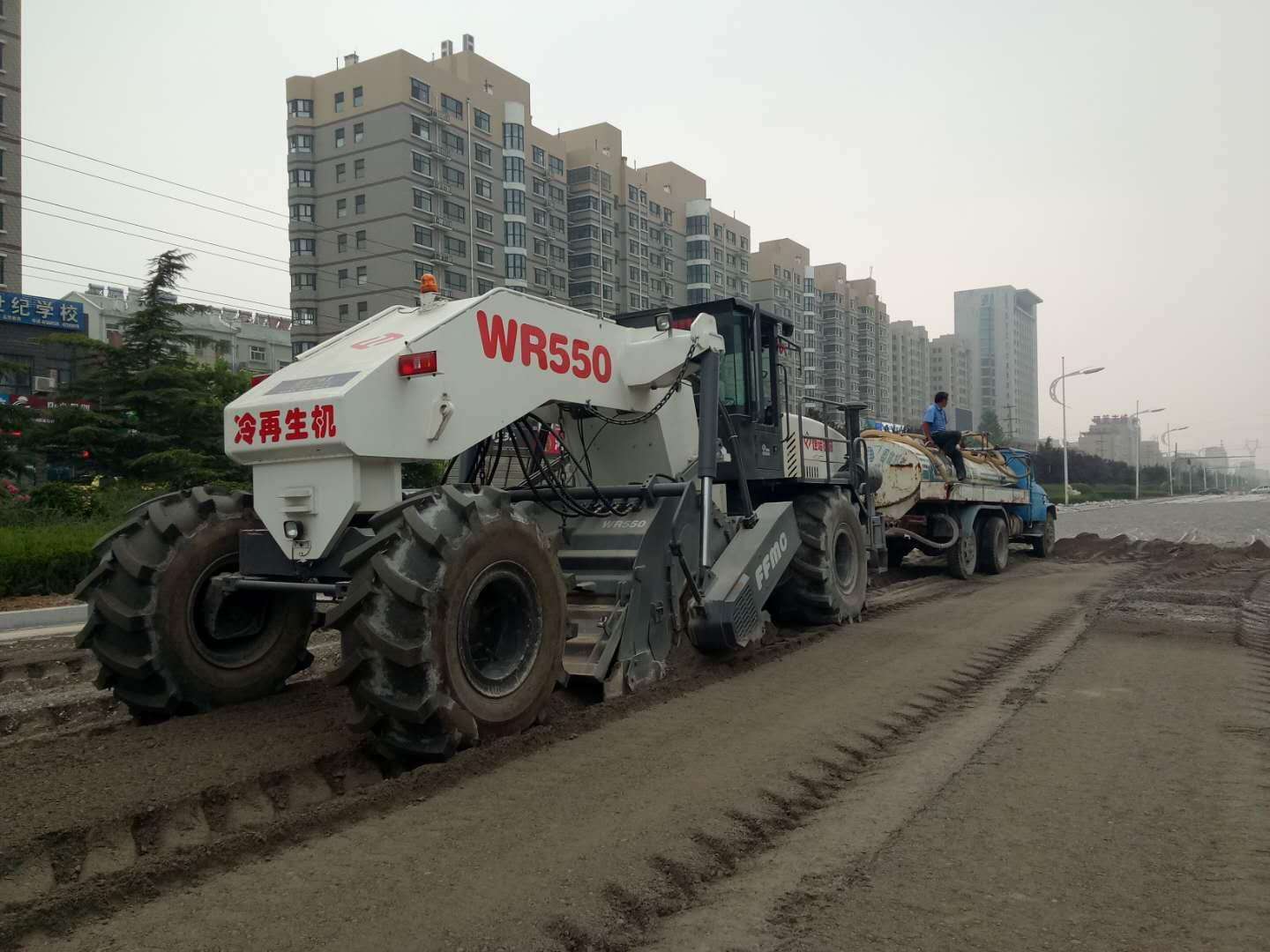 概述冷再生機(jī)的瀝青路面施工原理和優(yōu)點(diǎn)！